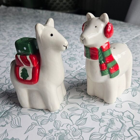 NIB Modcloth Fa-La-La-Llama Salt & Pepper Shaker Set - Picture 2 of 5